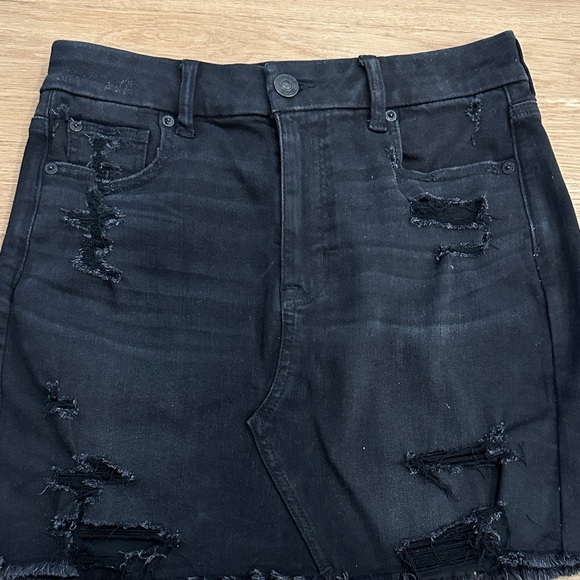 American Eagle Outfitters Black Distressed Mini Skirt CURVY Hi-Rise - Picture 6 of 7